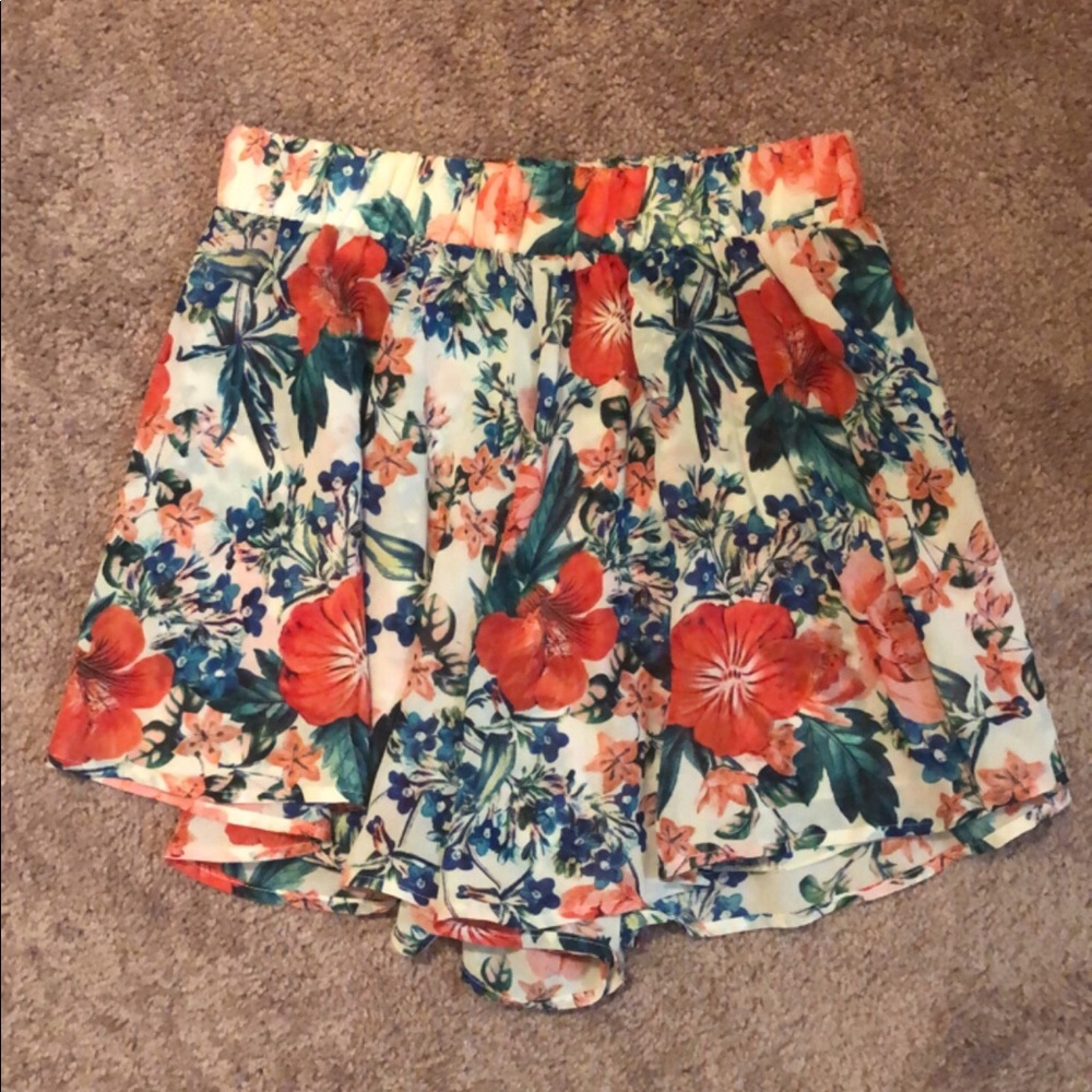 Poppi petal Carlos shorts